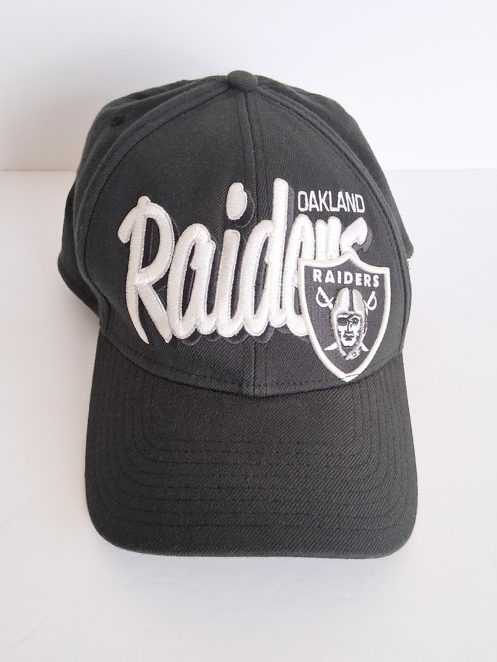 New Era Las Vegas Raiders Tail Swoop 39THIRTY Flex Hat In Black Preowned